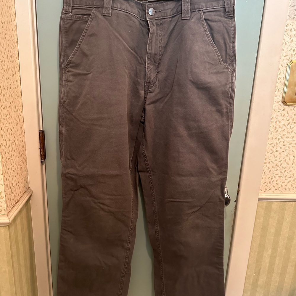 Men’s Carhartt relaxed fit pants.